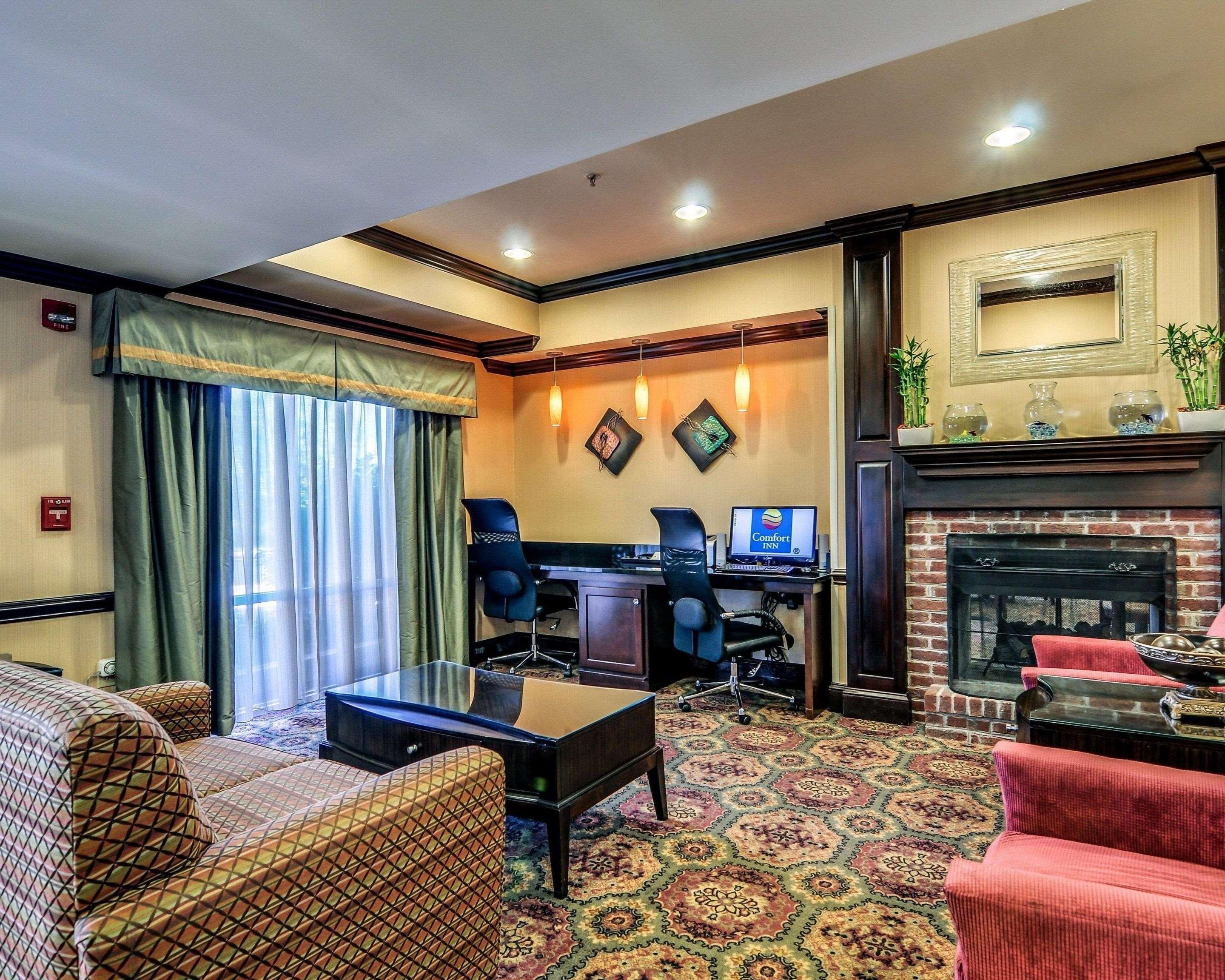 Comfort Inn & Suites Hillsville I-77 מראה חיצוני תמונה