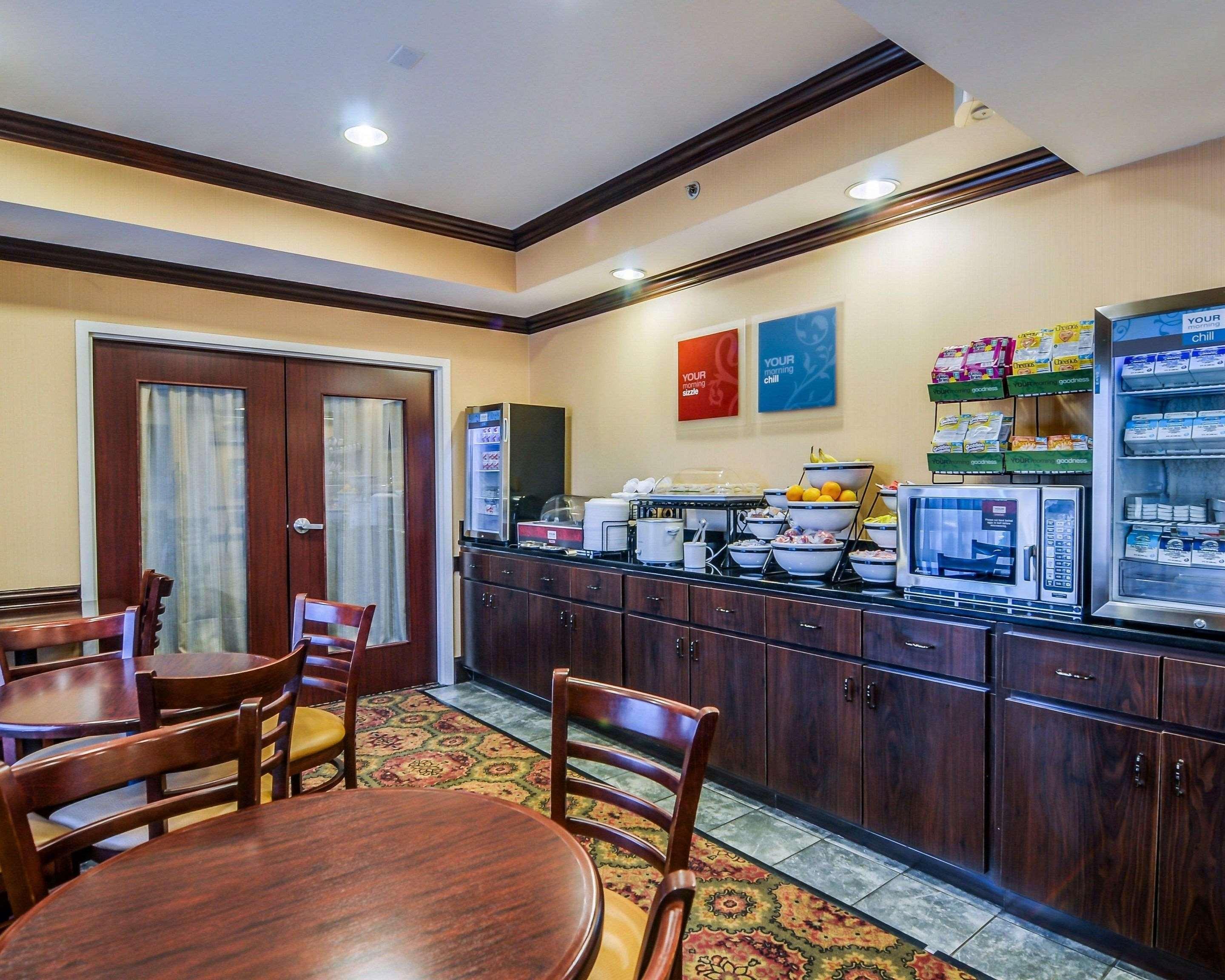 Comfort Inn & Suites Hillsville I-77 מראה חיצוני תמונה
